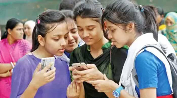 একাদশে ভর্তি পদ্ধতি নিয়ে জল্পনা, পুরোনো নিয়মেই থাকার ইঙ্গিত
